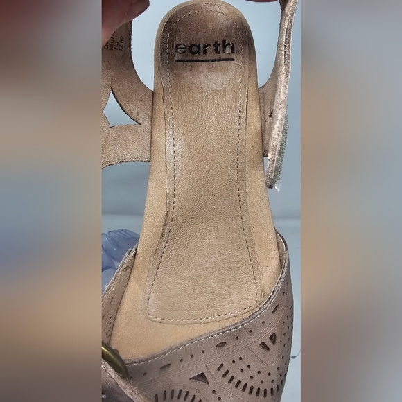 Earth Leather Two-Piece Heeled Sandals - Carson Westport New Khaki Size 7W - Picture 12 of 16